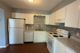 886 Maryland Ct, Whitehall Township, PA 18052 - Photo 7
