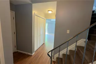 886 Maryland Ct, Whitehall Township, PA 18052 - Photo 3