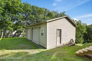 1333 Grand Mesa Dr, Chestnuthill Twp, PA 18330 - Photo 5
