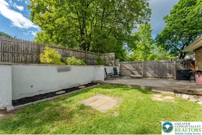 402 Maple Street, Roseto Boro, PA 18013 - Photo 5