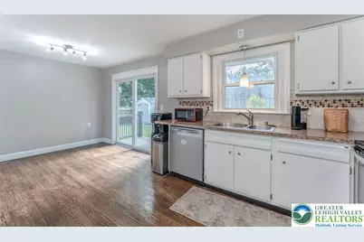 402 Maple Street, Roseto Boro, PA 18013 - Photo 11