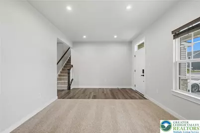 817 Hendon Lane, North Catasauqua Bor, PA 18032 - Photo 5
