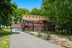 17 Basswood Ct, Penn Forrest, PA 18210 - Photo 1