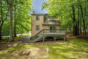 132 Cottonwood Ct, Milford, PA 18337 - Photo 1