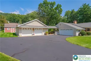 3683 Oakhurst Dr, Upper Saucon Township, PA 18034 - Photo 5
