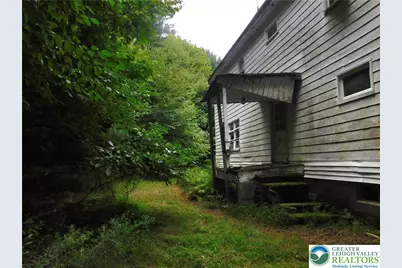 996 Greenwood Street, Franklin Twp, PA 18071 - Photo 3