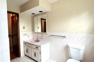 13 Pershing Blvd, Whitehall Township, PA 18052 - Photo 23