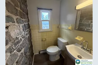 1037 N 6th Ext Street, Whitehall Township, PA 18052 - Photo 7