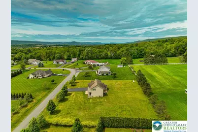 42 Louis Circle, Butler Twp, PA 18222 - Photo 7