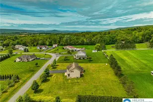 42 Louis Cir, Butler Twp, PA 18222 - Photo 7