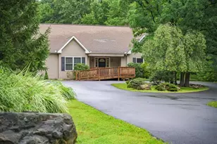33 Bear Ln, Penn Forrest, PA 18229 - Photo 3