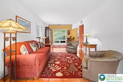 7942 Woodsbluff Run, Upper Macungie Township, PA 18051 - Photo 7