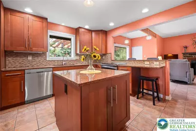 7942 Woodsbluff Run, Upper Macungie Township, PA 18051 - Photo 15