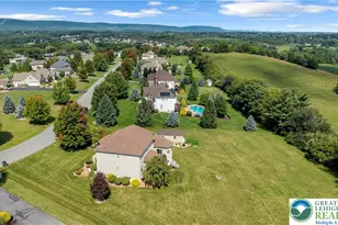 210 Eagle View Dr, Bushkill Twp, PA 18064 - Photo 5