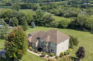 210 Eagle View Dr, Bushkill Twp, PA 18064 - Photo 3