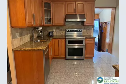 26 Center Ave, Mount Pocono Boro, PA 18344 - Photo 9