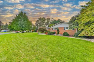2826 Hillcrest Dr E, Coplay Boro, PA 18037 - Photo 7
