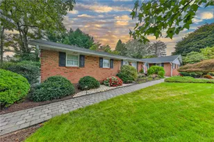2826 Hillcrest Dr E, Coplay Boro, PA 18037 - Photo 9