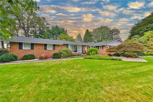 2826 Hillcrest Dr E, Coplay Boro, PA 18037 - Photo 5