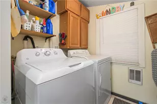 2355 Pennsylvania Ave, Lower Mt Bethel Twp, PA 18013 - Photo 5