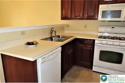 6810 Hunt Drive, Macungie Boro, PA 18062 - Photo 7