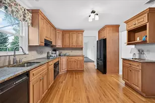 2722 Andrea Dr, Allentown City, PA 18103 - Photo 9