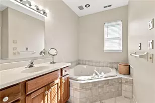2512 Waynesborough Ct, Lower Macungie Township, PA 18062 - Photo 43