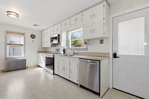 170 S New St, Nazareth Boro, PA 18064 - Photo 7