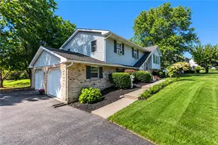 121 Scenic Ct, Upper Mt Bethel Twp, PA 18343 - Photo 3