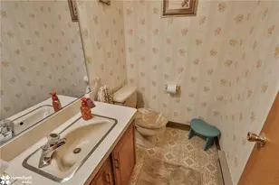 907 Barbara Dr, Coplay Boro, PA 18037 - Photo 15