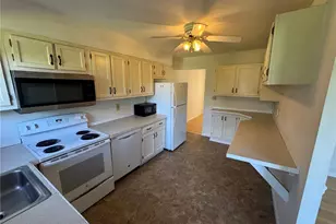 5661 Greens Dr, Lower Macungie Township, PA 18106 - Photo 9