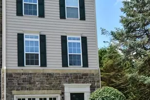 1600 Oakridge Ln, Hellertown Boro, PA 18055 - Photo 1