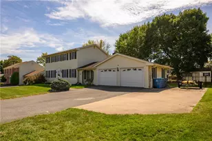 606 Buckingham Dr, Northampton Boro, PA 18067 - Photo 3