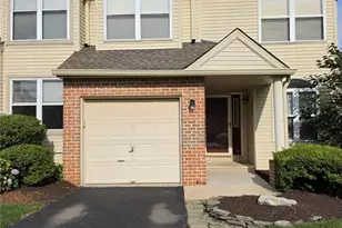 325 Oxford Pl, Macungie Boro, PA 18062 - Photo 1