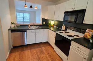 325 Oxford Pl, Macungie Boro, PA 18062 - Photo 3