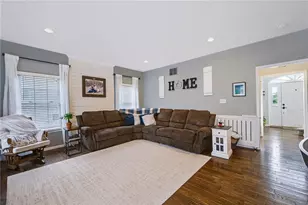 7080 Periwinkle Dr, Lower Macungie Township, PA 18062 - Photo 7