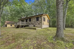 184 Swallow Cir, Lehman Twp, PA 18324 - Photo 3