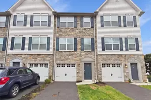 1526 Brookstone Pl, Hellertown, PA 18055 - Photo 1