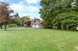 1004 Tara View Dr, Stroud Twp, PA 18360 - Photo 3