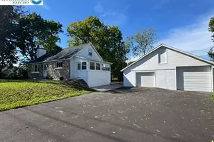 1561 Limeport Pike, Coopersburg Boro, PA 18036 - Photo 3