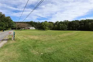 1320 N Cottonwood Rd, Lehigh Township, PA 18038 - Photo 3