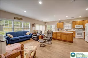 36 Glenmoor Cir N, Palmer Twp, PA 18045 - Photo 9