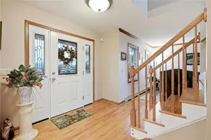 407 Danielle Dr, Bushkill Twp, PA 18064 - Photo 3