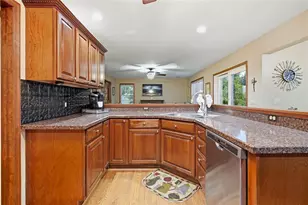 407 Danielle Dr, Bushkill Twp, PA 18064 - Photo 9