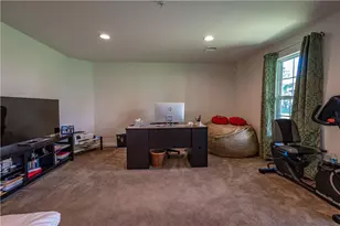 8 Yellow Rose Ln, Palmer Twp, PA 18045 - Photo 7