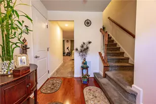 8 Yellow Rose Ln, Palmer Twp, PA 18045 - Photo 3
