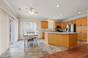 5086 Valley Stream Ln, Macungie Boro, PA 18062 - Photo 9