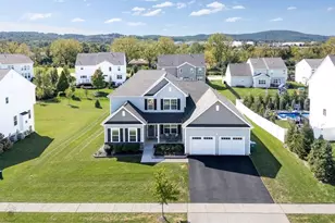 4488 Stonebridge Dr, Lower Macungie Township, PA 18062 - Photo 37