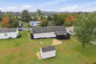 4230 Heritage Ln, Lehigh Township, PA 18088 - Photo 3