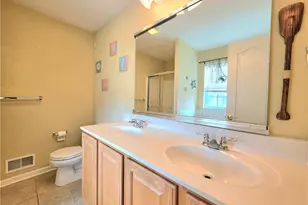 2245 Jeannette Ln, Forks Twp, PA 18040 - Photo 15